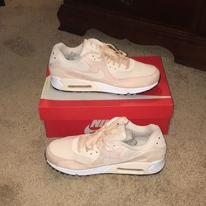 Women's Air Max 90 Lea Sneakers